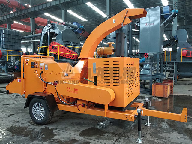 园林树枝粉碎机解决了废弃园林垃圾并实现了再利用