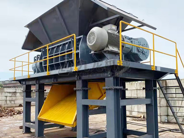 金属撕碎机将废旧金属在短时间内进行快速处理